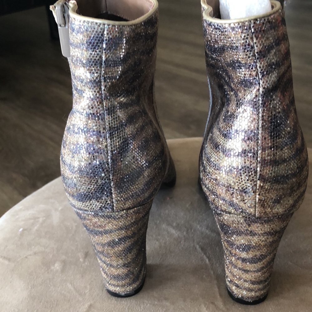 NEW!  IMPO METALLIC ANIMAL PRINT ANKLE ZIP UP BOOTS - Picture 9 of 9